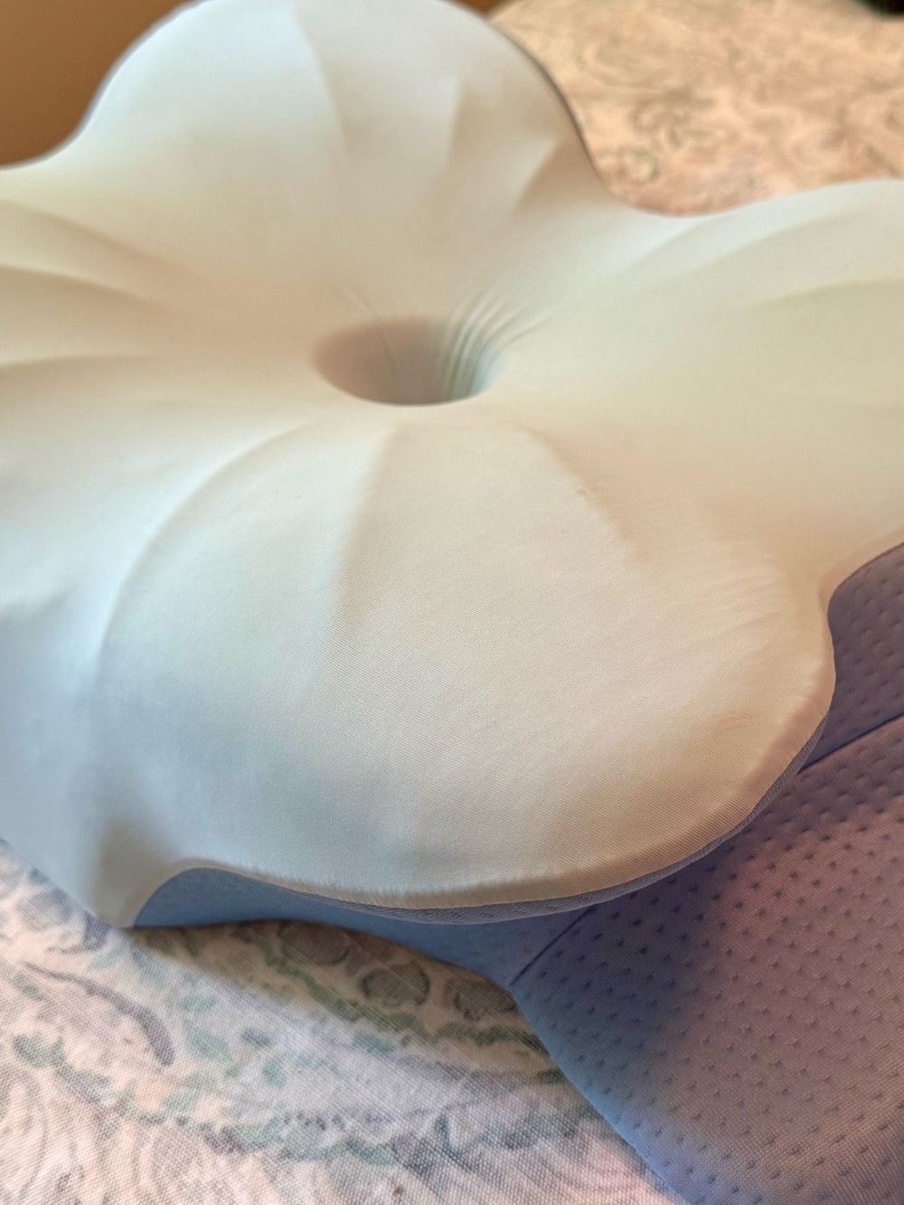 Shoulder support neck support Ergonomic Cooling Memory Foam Pillow - Light Blue
